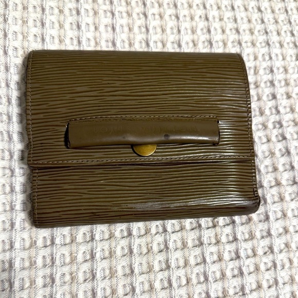 Louis Vuitton Handbags - Louis Vuitton Epi Portefeuille Tri Fold